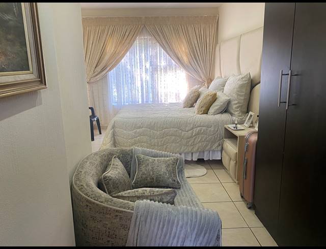 3 BEDROOM TOWNHOUSE FOR SALE IN MULBARTON